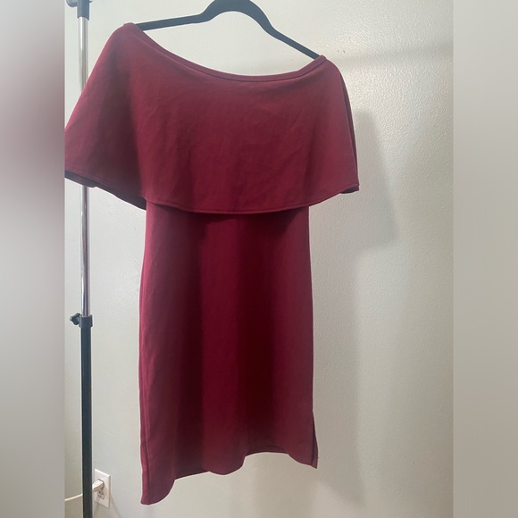 Off shoulder dress with side cut NWOT - Picture 10 of 13